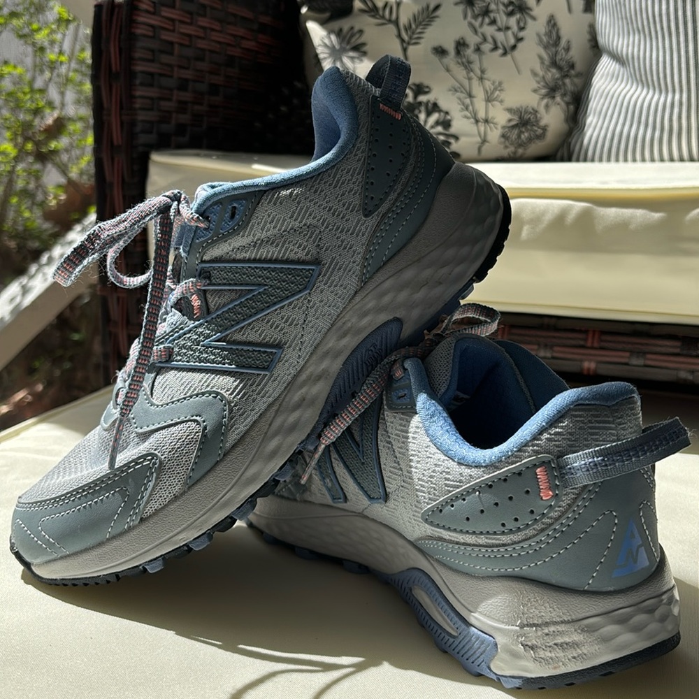 New Balance Women's 410 V7 Trail Running, Size 8